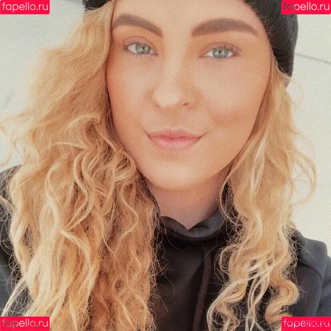Caroline Wall Onlyfans Photo Gallery 