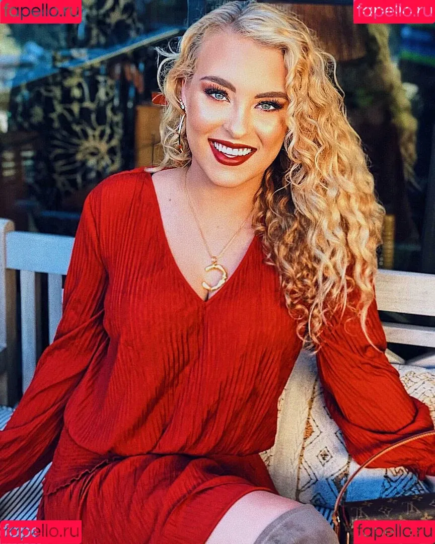 Caroline Wall Onlyfans Photo Gallery 