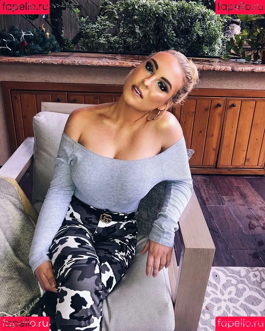 Caroline Wall Onlyfans Photo Gallery 