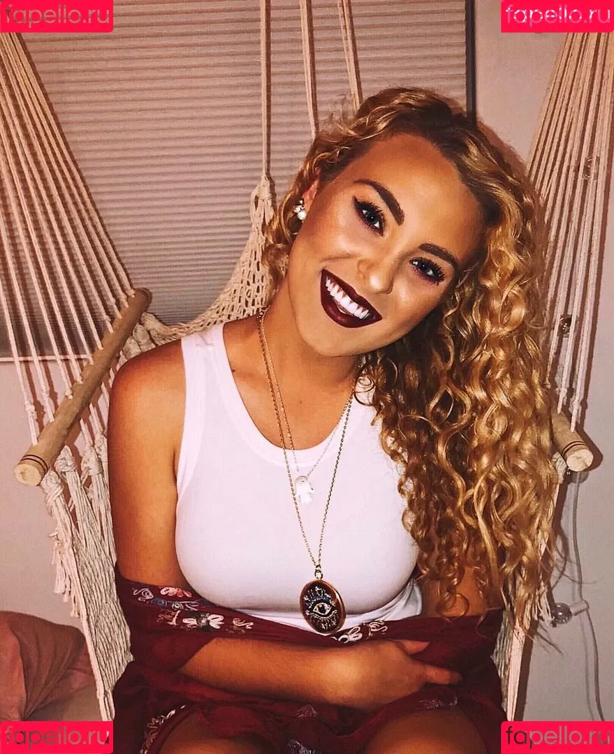 Caroline Wall Onlyfans Photo Gallery 