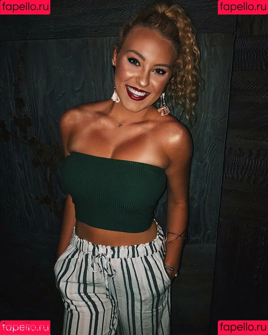 Caroline Wall Onlyfans Photo Gallery 
