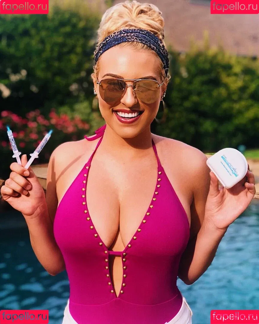 Caroline Wall Onlyfans Photo Gallery 