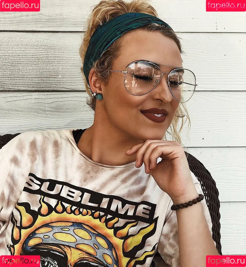 Caroline Wall Onlyfans Photo Gallery 