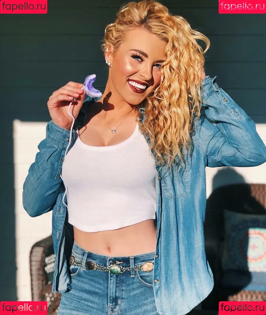 Caroline Wall Onlyfans Photo Gallery 
