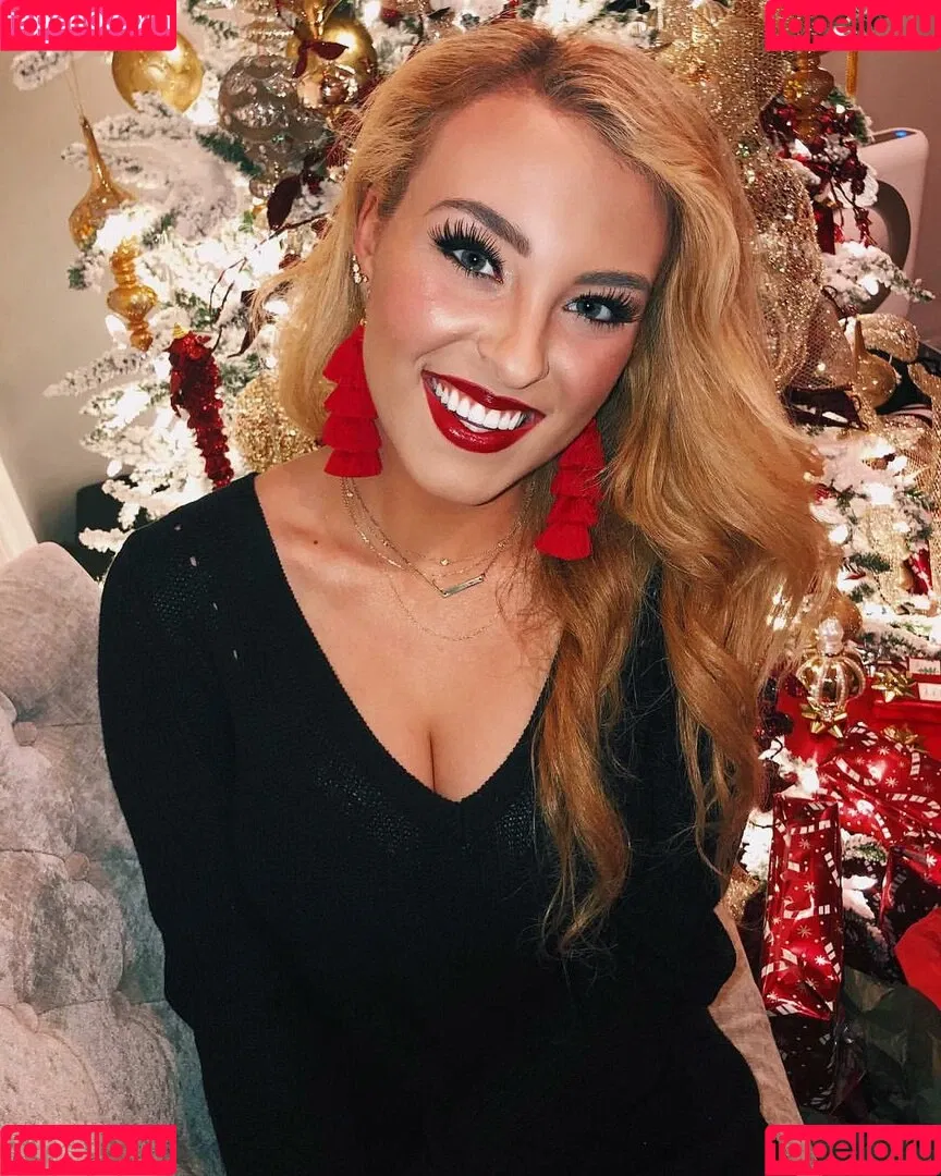 Caroline Wall Onlyfans Photo Gallery 