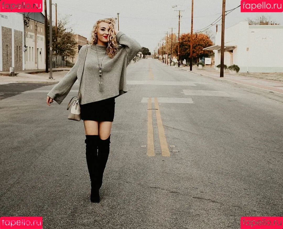 Caroline Wall Onlyfans Photo Gallery 