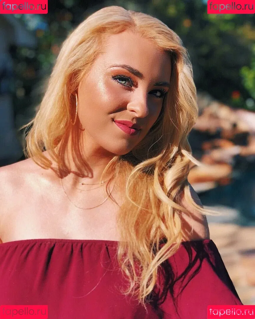 Caroline Wall Onlyfans Photo Gallery 