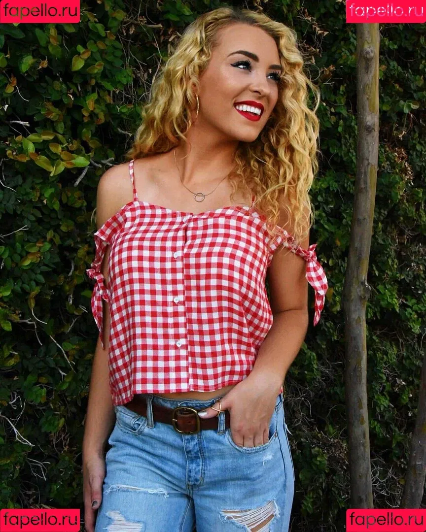 Caroline Wall Onlyfans Photo Gallery 