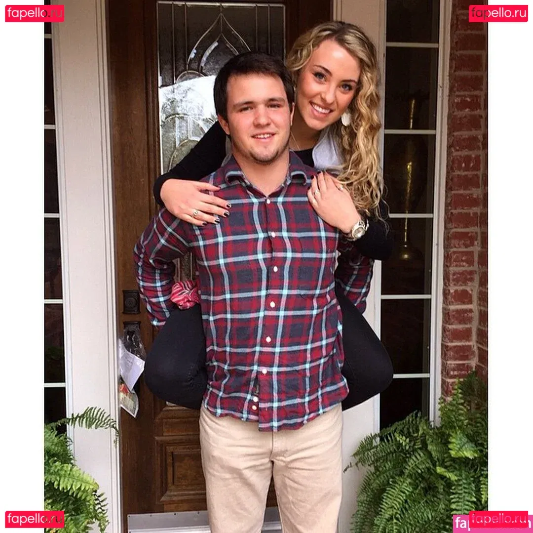 Caroline Wall Onlyfans Photo Gallery 