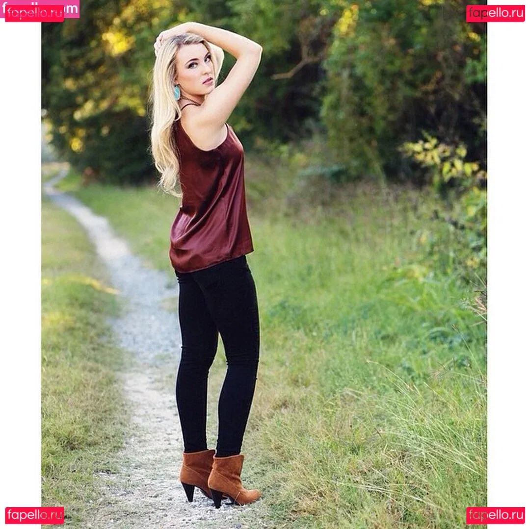 Caroline Wall Onlyfans Photo Gallery 