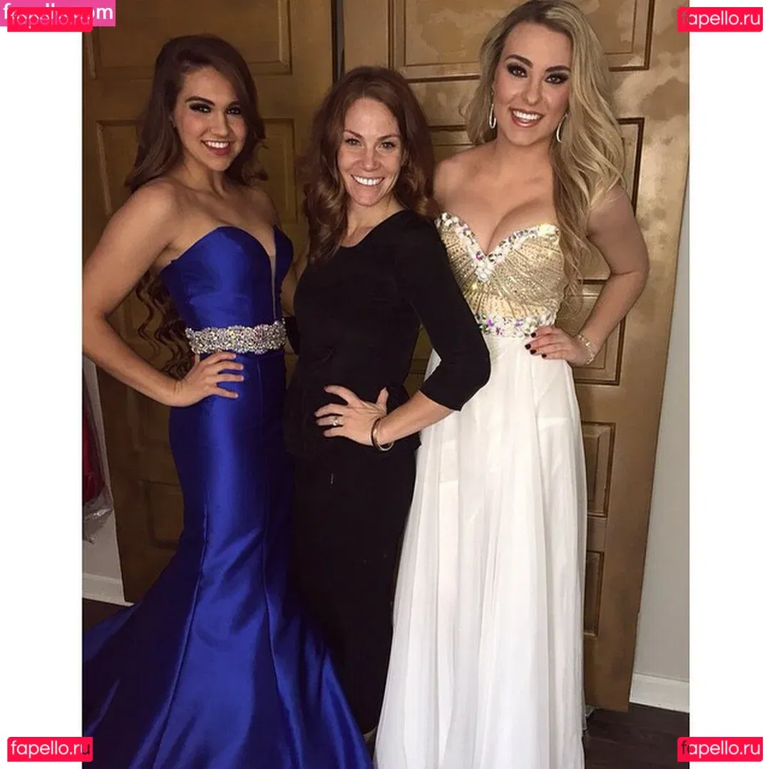 Caroline Wall Onlyfans Photo Gallery 