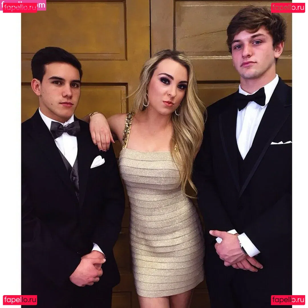 Caroline Wall Onlyfans Photo Gallery 