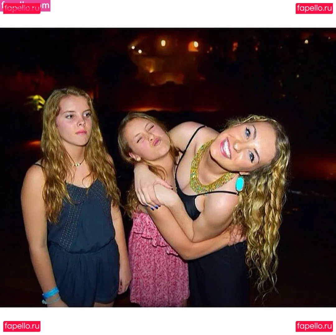 Caroline Wall Onlyfans Photo Gallery 