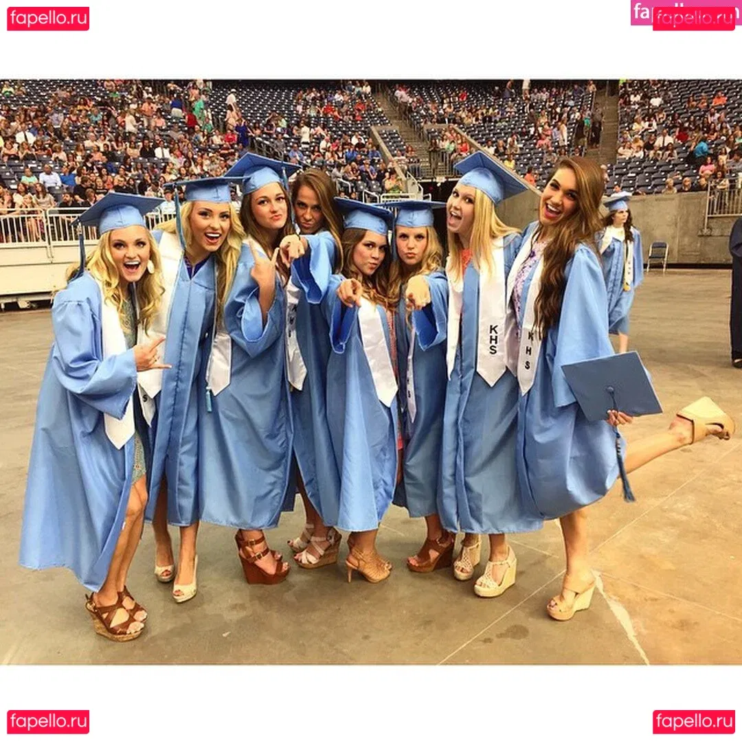 Caroline Wall Onlyfans Photo Gallery 