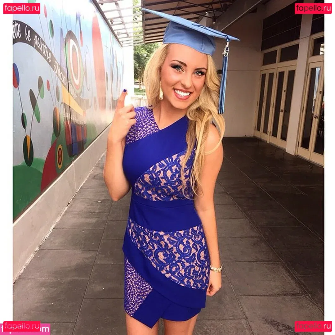 Caroline Wall Onlyfans Photo Gallery 