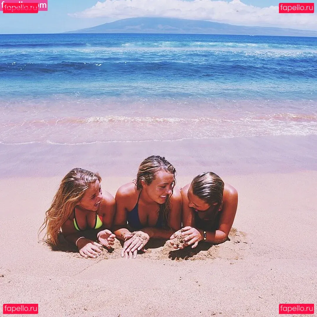 Caroline Wall Onlyfans Photo Gallery 