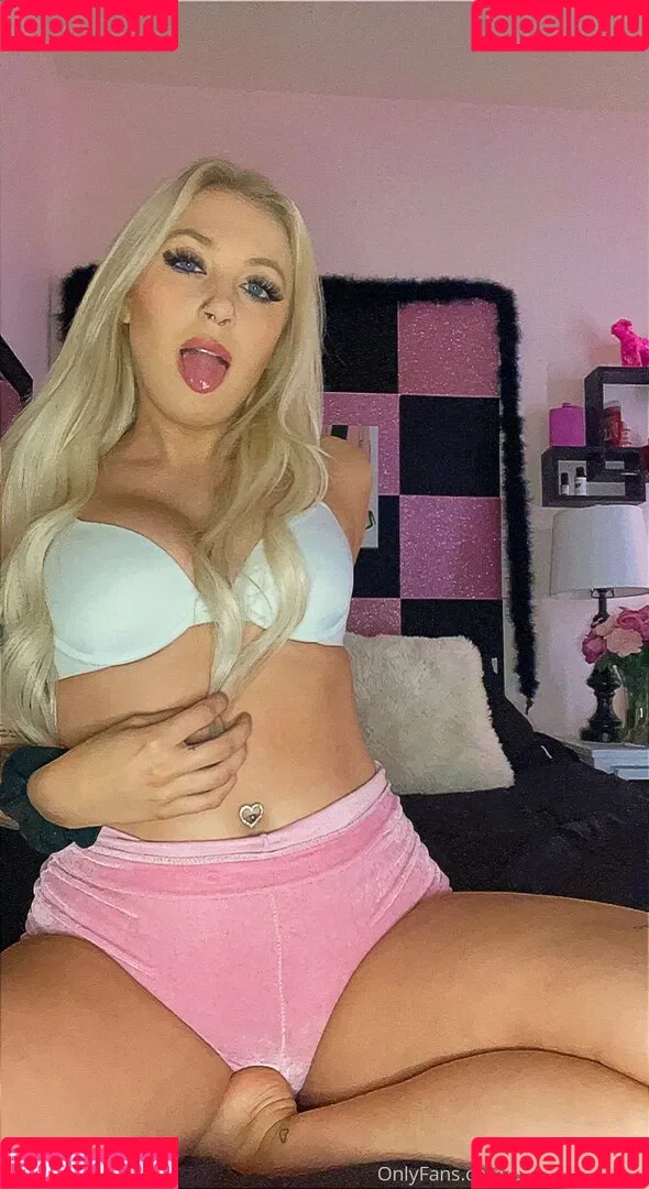 katiewarren18 Onlyfans Photo Gallery 