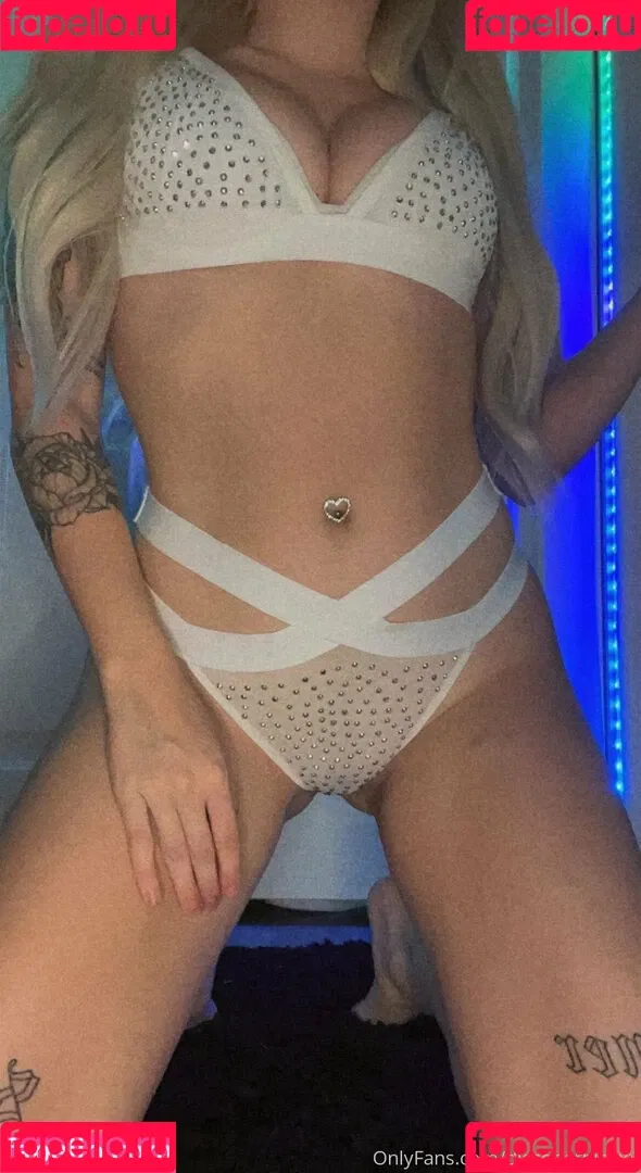 katiewarren18 Onlyfans Photo Gallery 