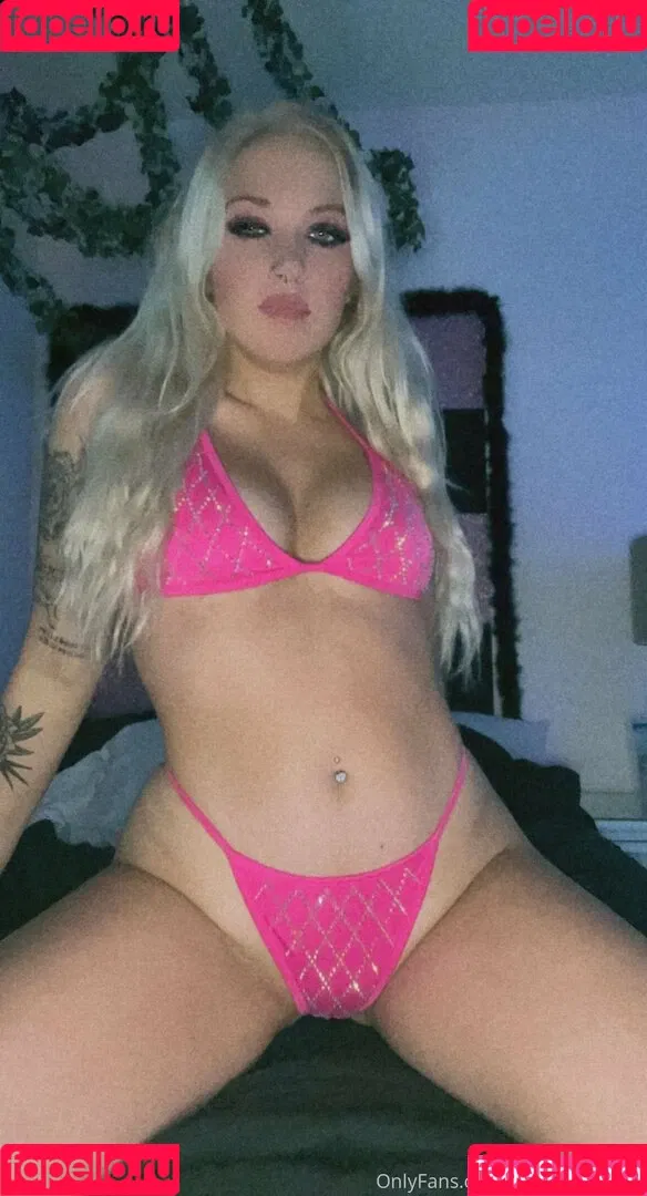 katiewarren18 Onlyfans Photo Gallery 