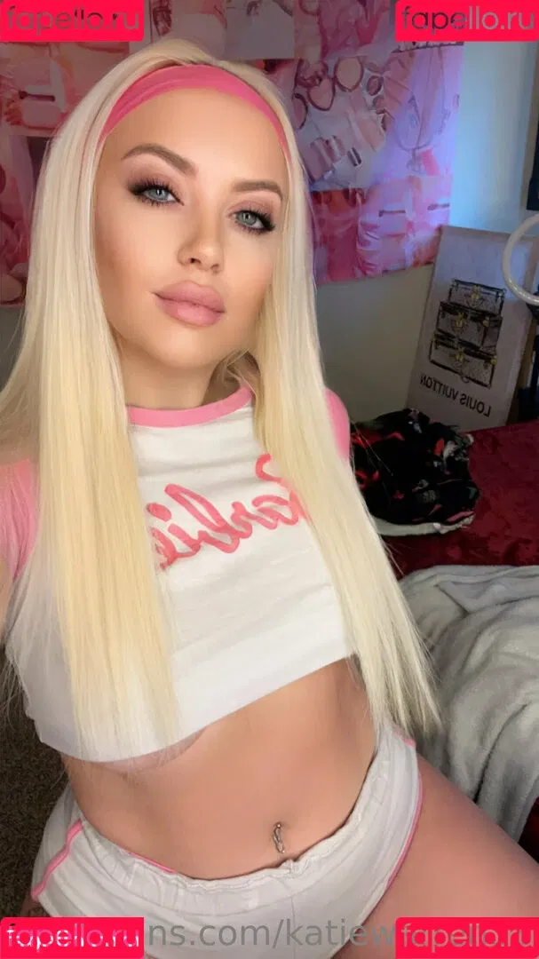 katiewarren18 Onlyfans Photo Gallery 