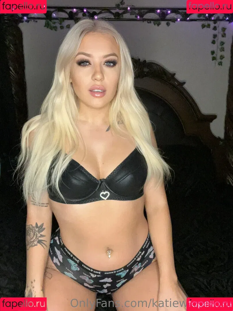 katiewarren18 Onlyfans Photo Gallery 