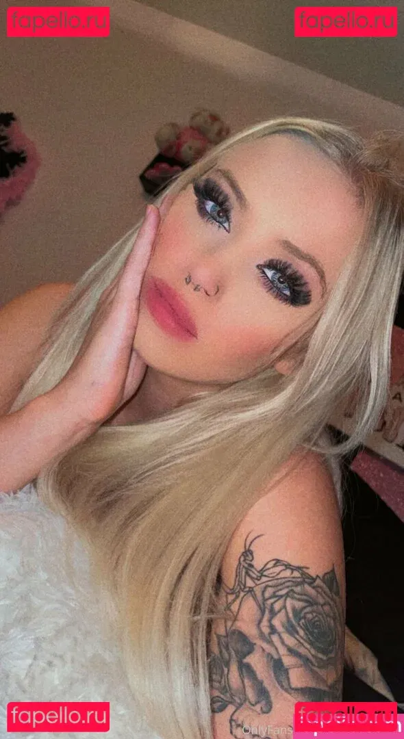 katiewarren18 Onlyfans Photo Gallery 