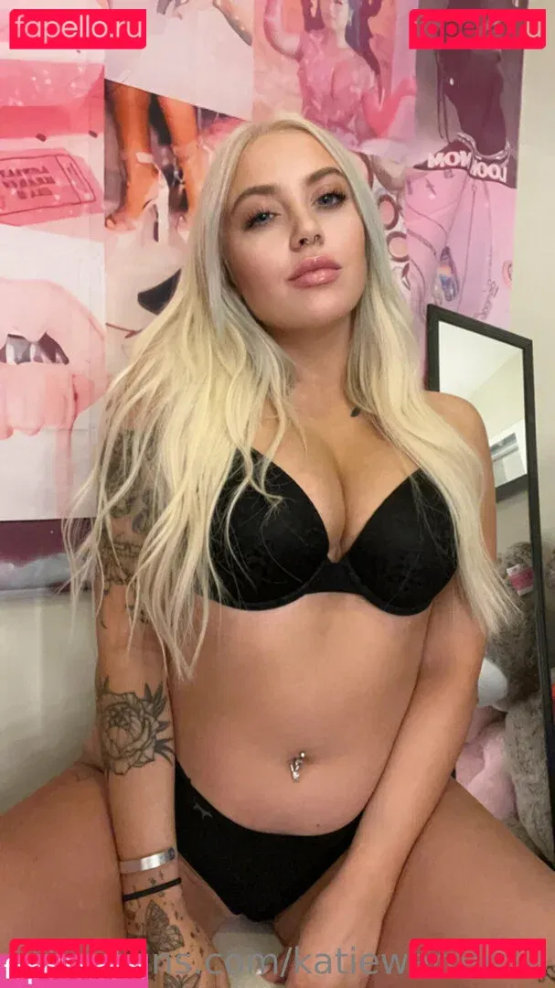 katiewarren18 Onlyfans Photo Gallery 