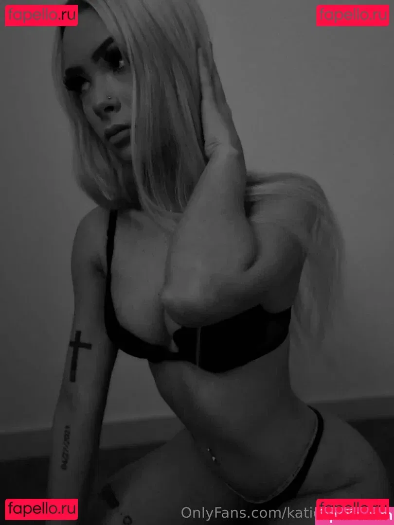 katiewarren18 Onlyfans Photo Gallery 