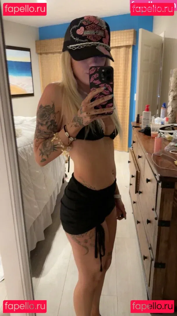 katiewarren18 Onlyfans Photo Gallery 