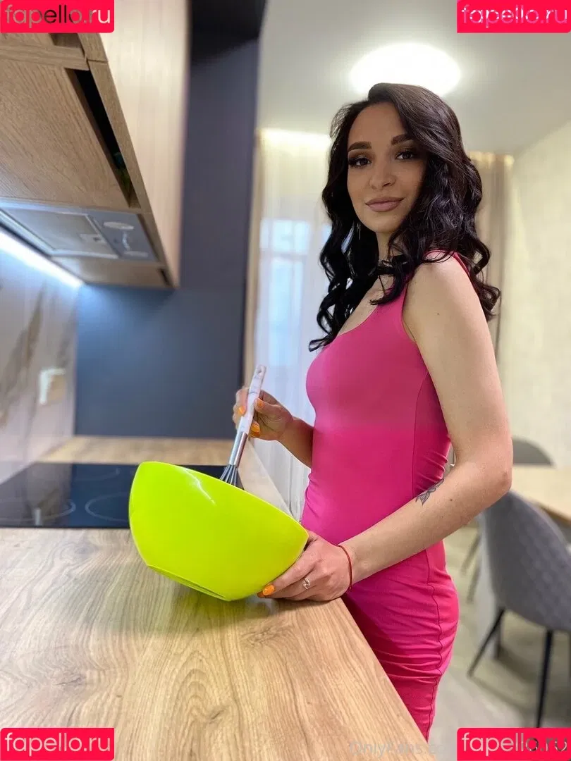 golden_zlata Onlyfans Photo Gallery 