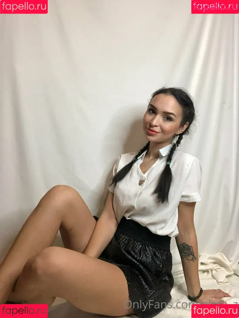 golden_zlata Onlyfans Photo Gallery 