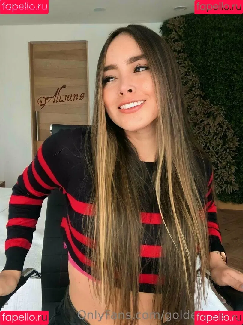 golden_zlata Onlyfans Photo Gallery 