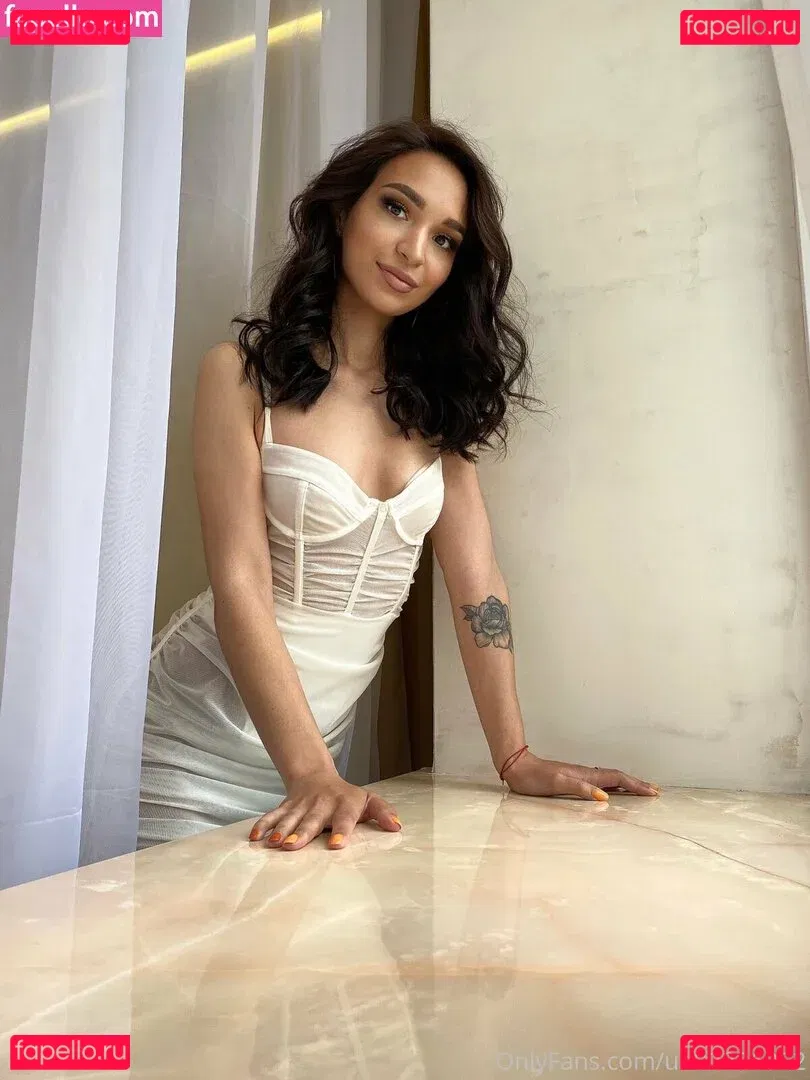 golden_zlata Onlyfans Photo Gallery 