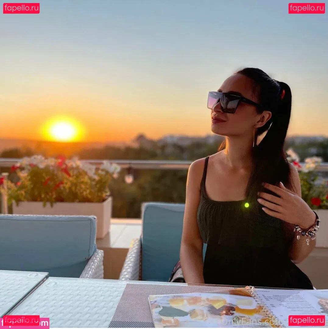 golden_zlata Onlyfans Photo Gallery 