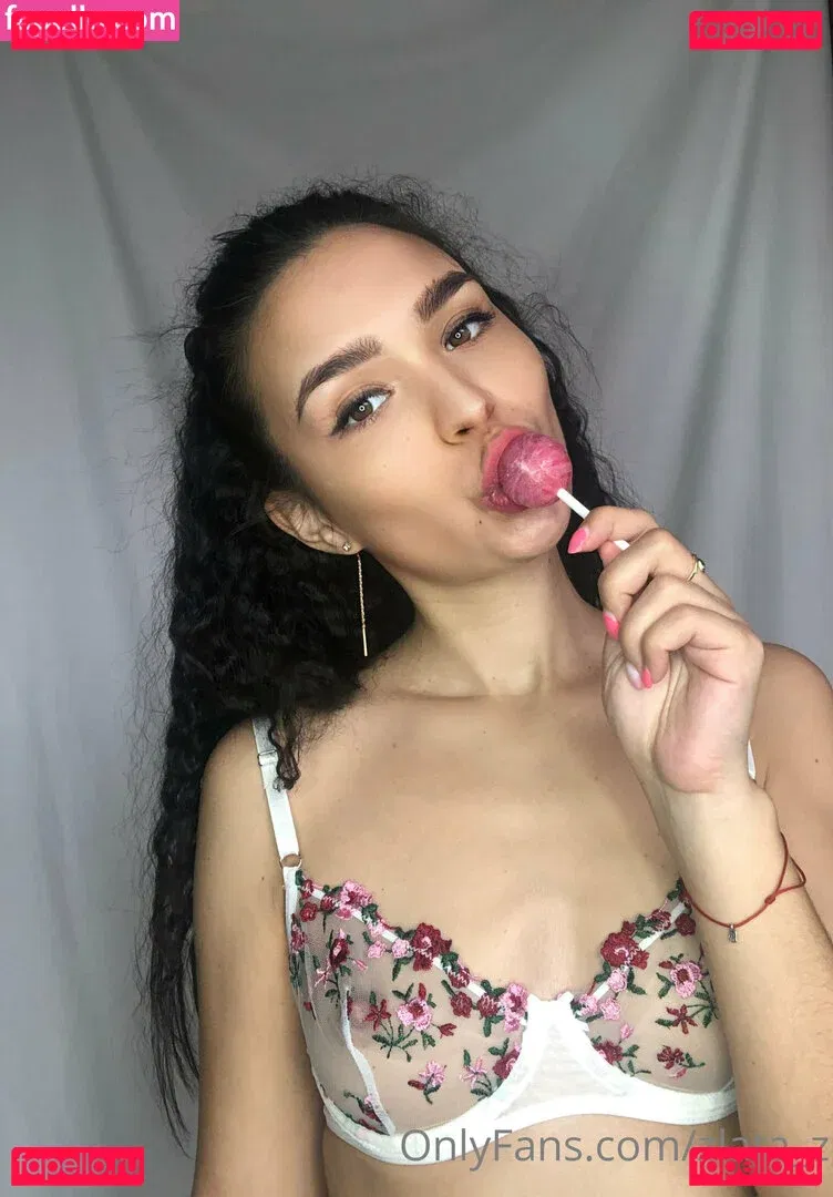 golden_zlata Onlyfans Photo Gallery 