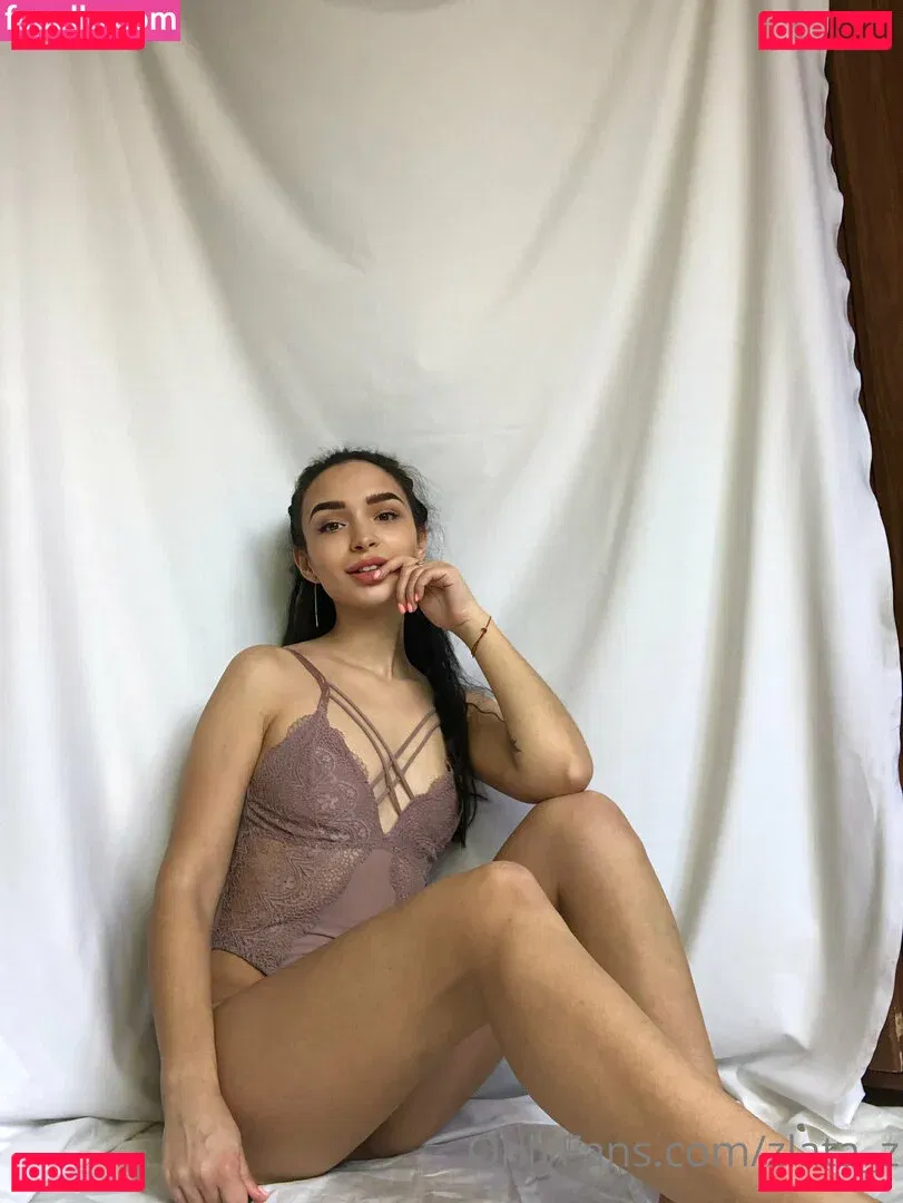 golden_zlata Onlyfans Photo Gallery 