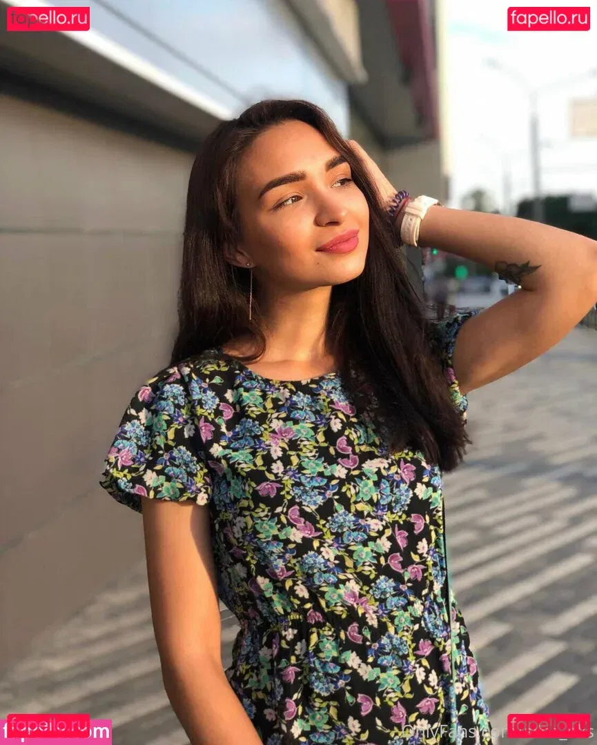 golden_zlata Onlyfans Photo Gallery 