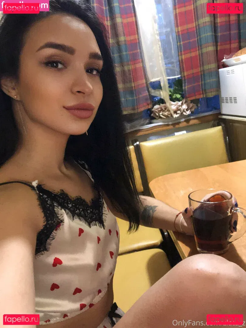 golden_zlata Onlyfans Photo Gallery 