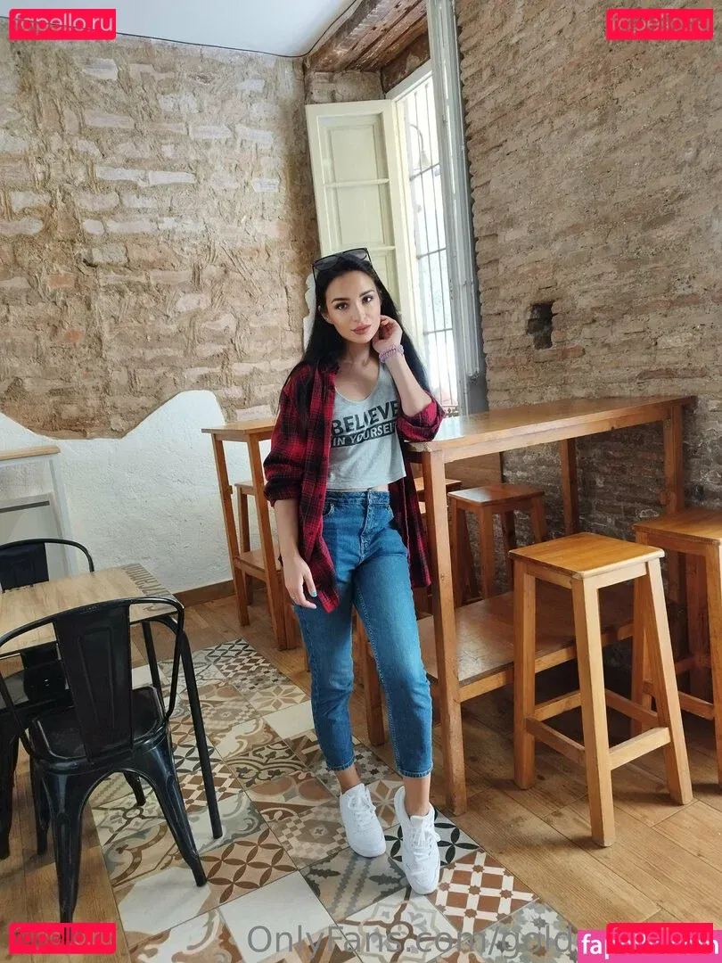 golden_zlata Onlyfans Photo Gallery 