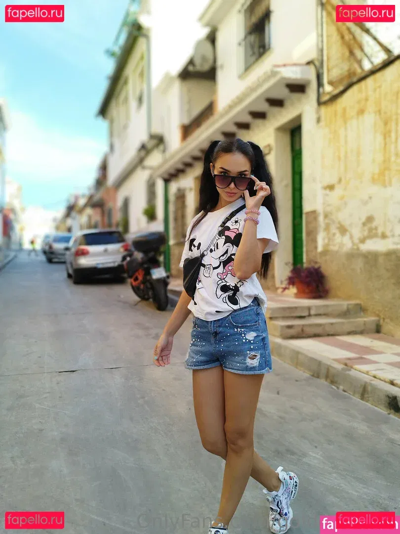 golden_zlata Onlyfans Photo Gallery 