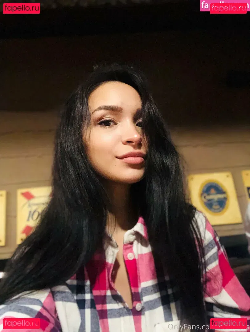 golden_zlata Onlyfans Photo Gallery 