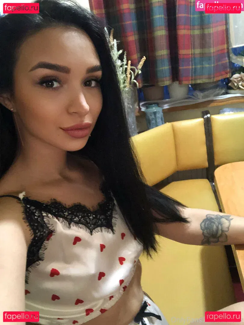 golden_zlata Onlyfans Photo Gallery 