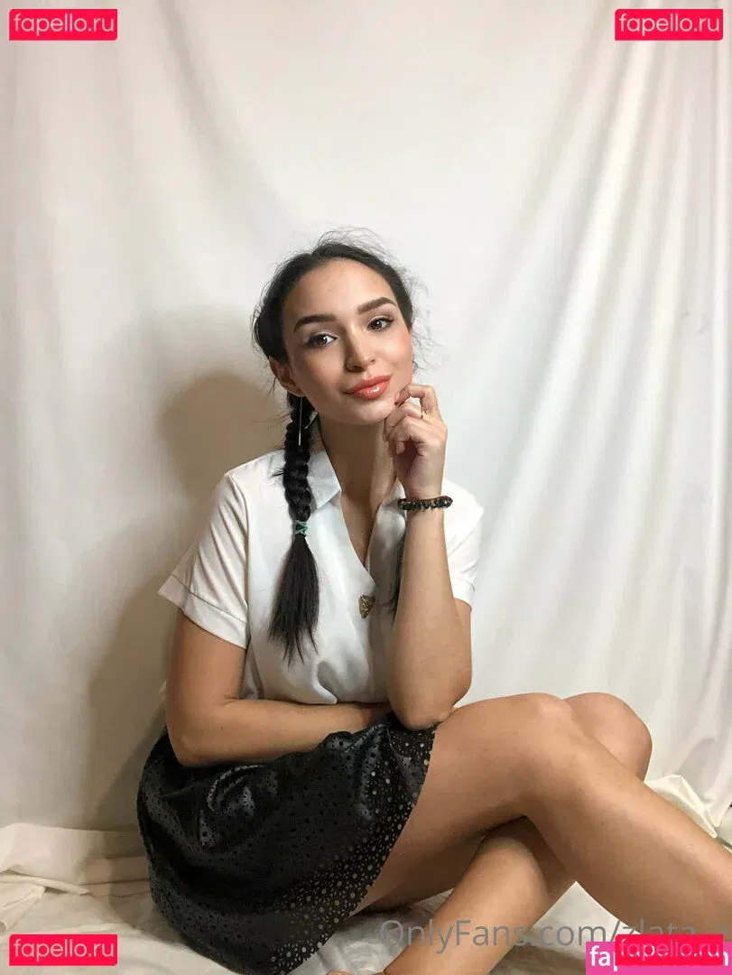 golden_zlata Onlyfans Photo Gallery 