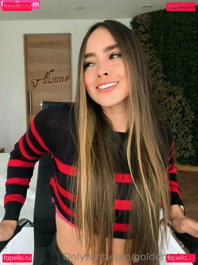 golden_zlata Onlyfans Photo Gallery 