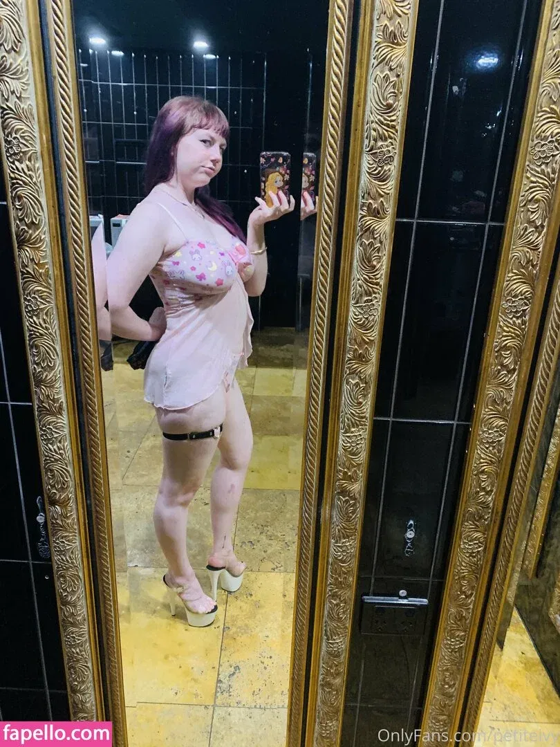 petiteivy Onlyfans Photo Gallery 