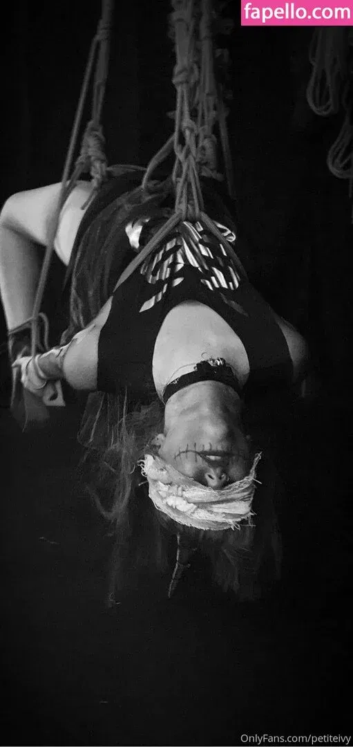 petiteivy Onlyfans Photo Gallery 