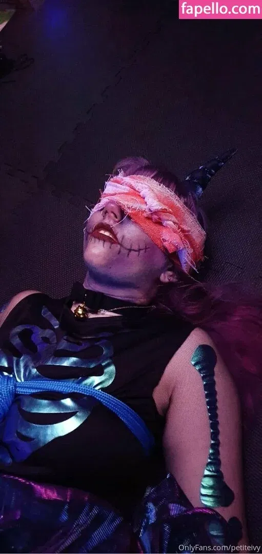petiteivy Onlyfans Photo Gallery 