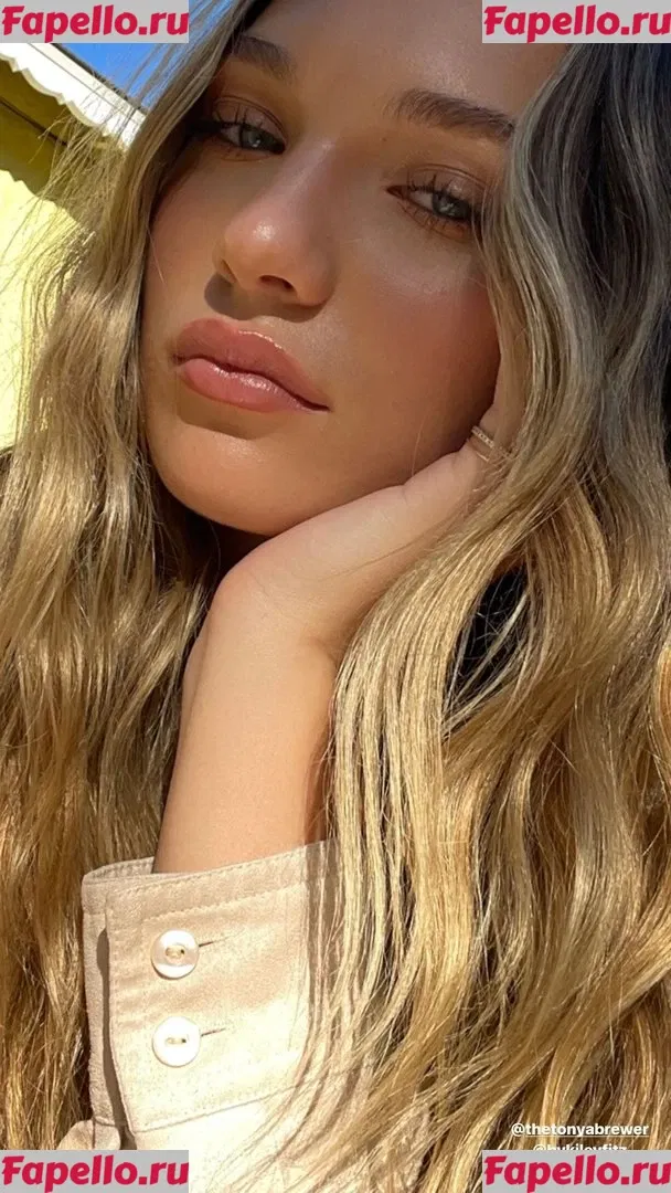 Maddie Ziegler Onlyfans Photo Gallery 