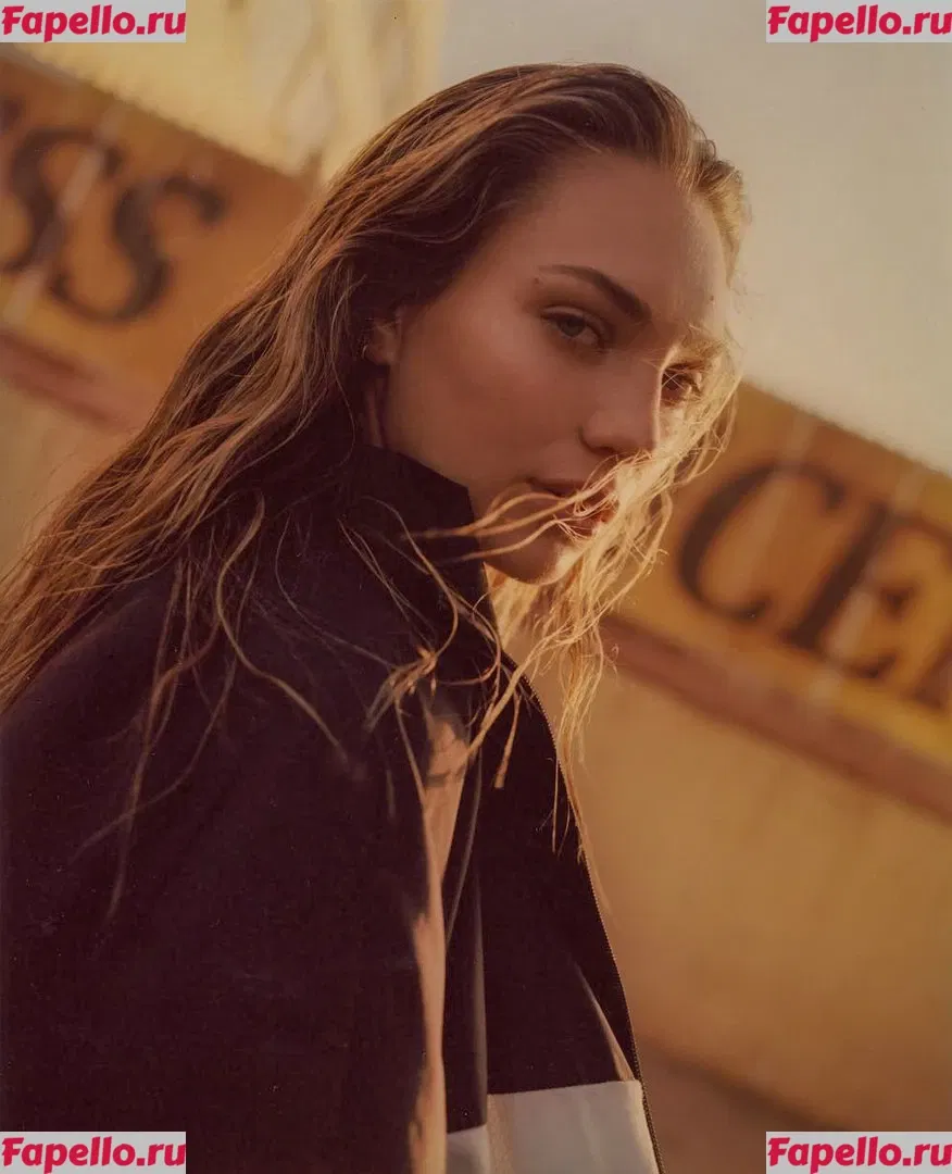 Maddie Ziegler Onlyfans Photo Gallery 