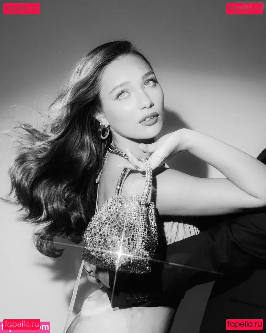Maddie Ziegler Onlyfans Photo Gallery 